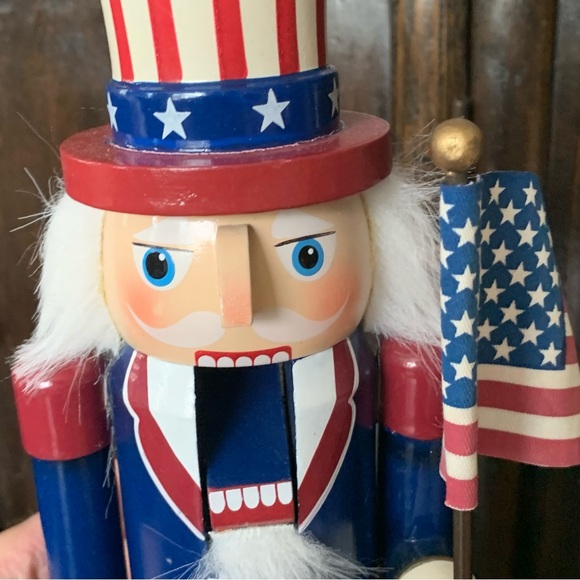 Vintage 2009 Uncle Sam Nutcracker with American Flag - Picture 16 of 16